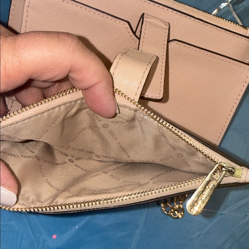 Michael Kors Blush Pink Wristlet with Gold Chain EUC - Picture 11 of 12